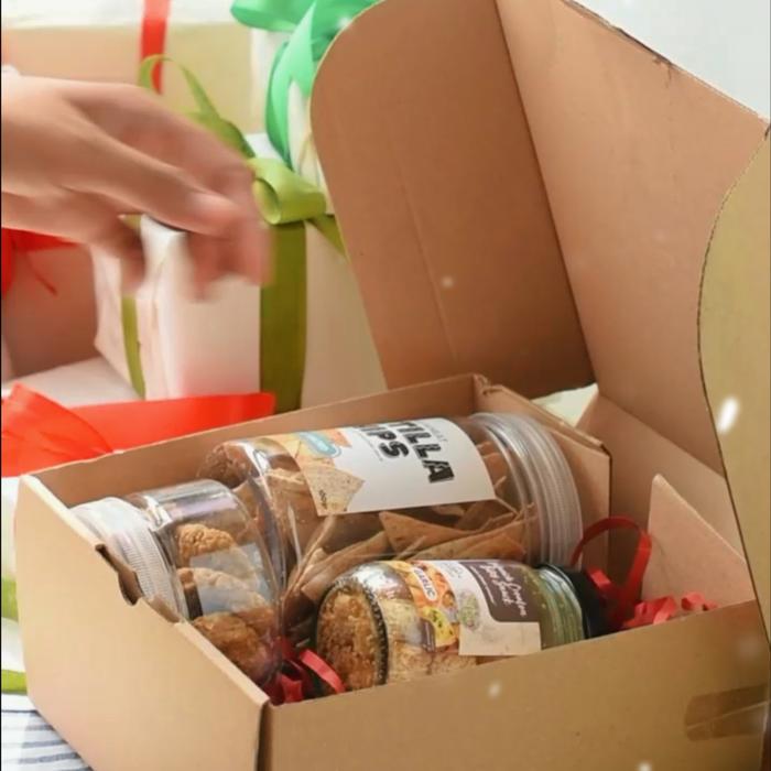 0ac8dd59_30235c72-5828-4cf6-86eb-fe74a7e2648a Christmas Jolly Snack ( Christmas Hampers ) - Image 2