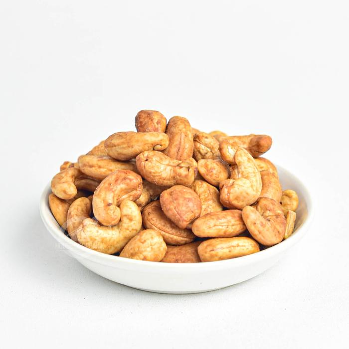 20a13aeb_0aa3773225db45bba367b2c8b08a131e Garlic Roasted Cashew (Kacang Mete Panggang Bawang Putih) 500 Gr - Image 3