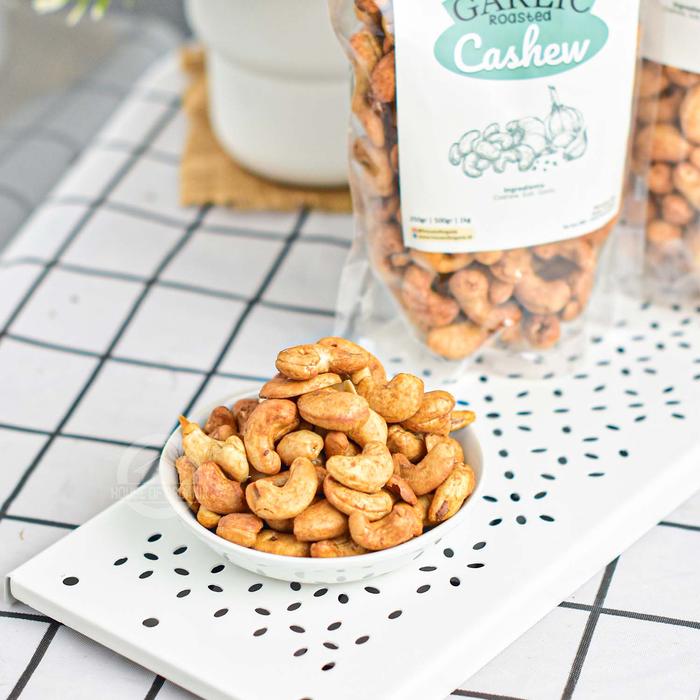 739ebece_3d57b81b2ade427fb0b10e05938d9e66 Garlic Roasted Cashew (Kacang Mete Panggang Bawang Putih) 500 Gr
